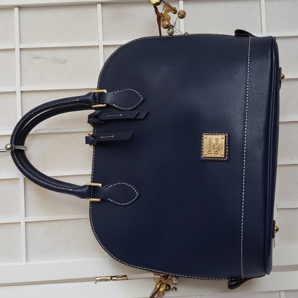 Dooney & Bourke hand bag
